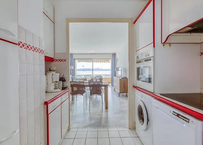 Apartment Les Mimosas By Interhome Sainte-Maxime