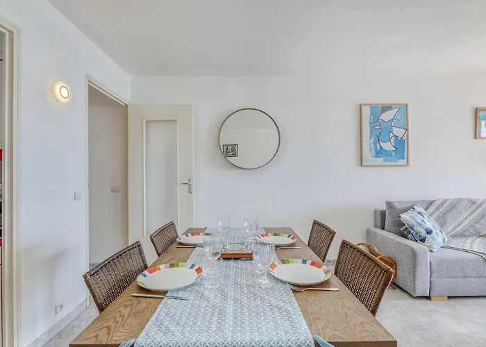 Apartment Les Mimosas By Interhome